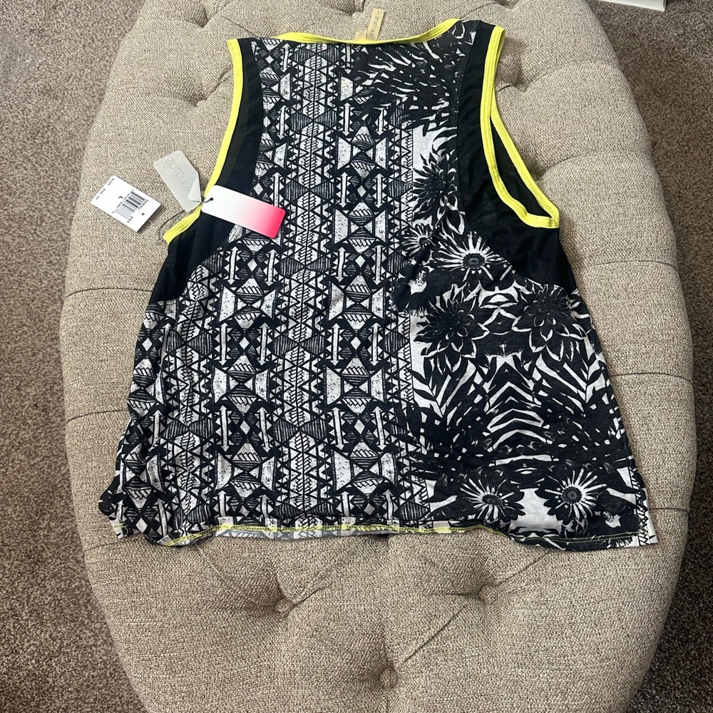 Abstract Print‎ Tank Top - Picture 7 of 9
